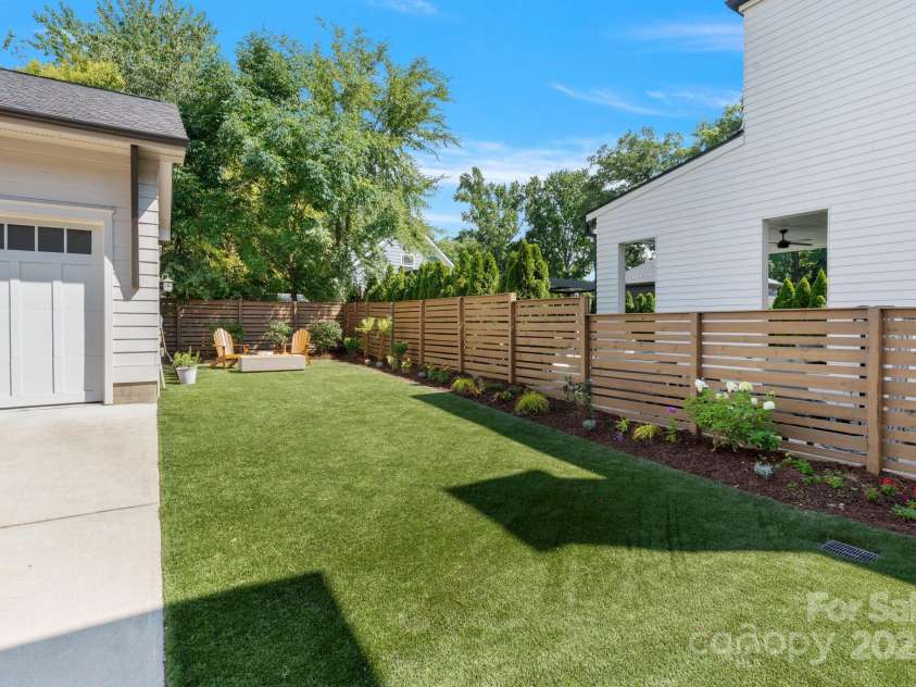 508 Mcalway Road, Charlotte, NC 28211.  MLS# CAR4273881, YatesRealty ID 32122. Brand New artificial turf