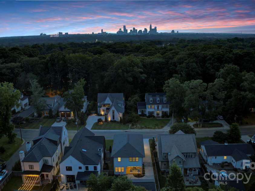 508 Mcalway Road, Charlotte, NC 28211.  MLS# CAR4273881, YatesRealty ID 32122. Cotswold brings Uptown to the community