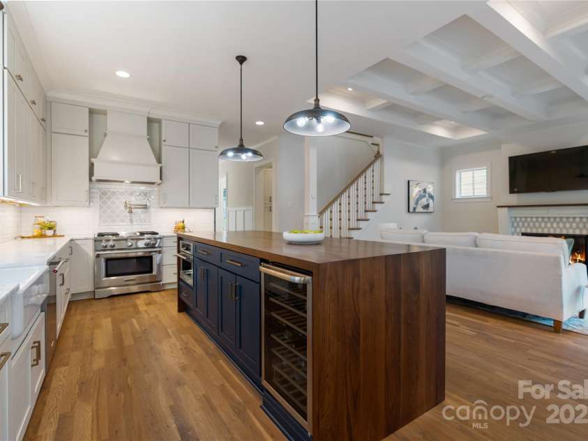 508 Mcalway Road, Charlotte, NC 28211.  MLS# CAR4273881, YatesRealty ID 32122. Custom finishes across every inch