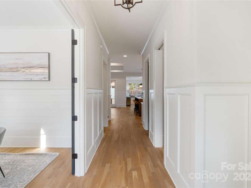508 Mcalway Road, Charlotte, NC 28211.  MLS# CAR4273881, YatesRealty ID 32122. Front Entryway