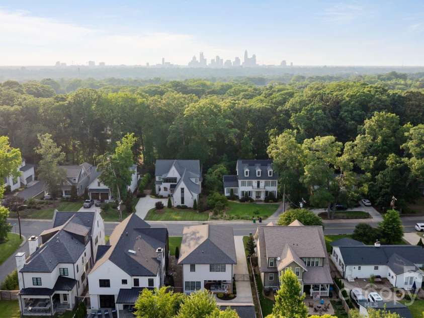 508 Mcalway Road, Charlotte, NC 28211.  MLS# CAR4273881, YatesRealty ID 32122. Greenery all around