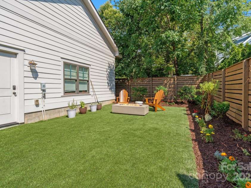 508 Mcalway Road, Charlotte, NC 28211.  MLS# CAR4273881, YatesRealty ID 32122. Low Maintenance Yard