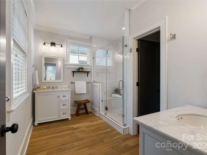 508 Mcalway Road, Charlotte, NC 28211.  MLS# CAR4273881, YatesRealty ID 32122. Primary bathroom