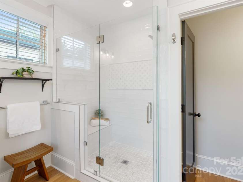 508 Mcalway Road, Charlotte, NC 28211.  MLS# CAR4273881, YatesRealty ID 32122. Primary bathroom