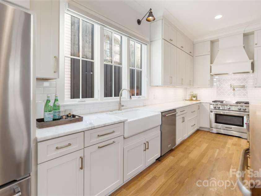 508 Mcalway Road, Charlotte, NC 28211.  MLS# CAR4273881, YatesRealty ID 32122. White granite and stainless steel Kitchen Aid package