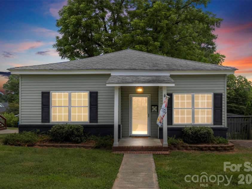 116 7th Street, Cramerton, NC 28032.  MLS# CAR4395028, YatesRealty ID 32123. 