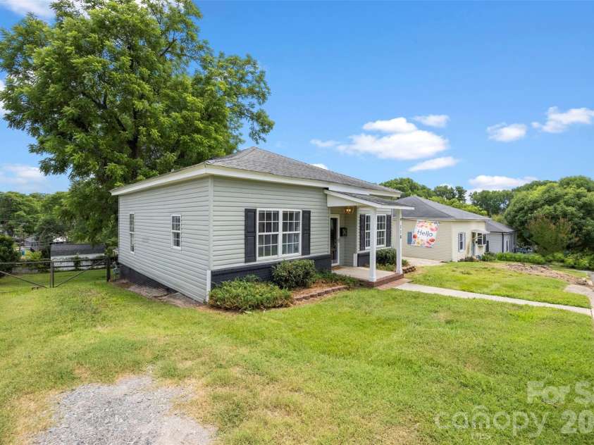 116 7th Street, Cramerton, NC 28032.  MLS# CAR4395028, YatesRealty ID 32123. 