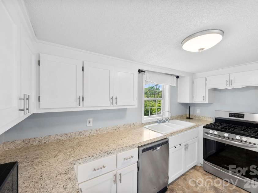 116 7th Street, Cramerton, NC 28032.  MLS# CAR4395028, YatesRealty ID 32123. 