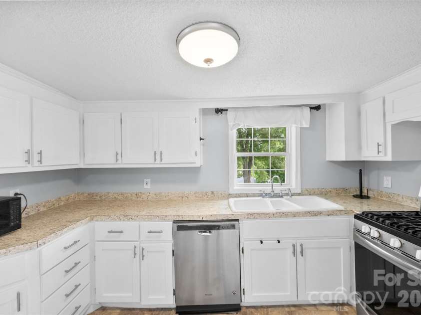 116 7th Street, Cramerton, NC 28032.  MLS# CAR4395028, YatesRealty ID 32123. 