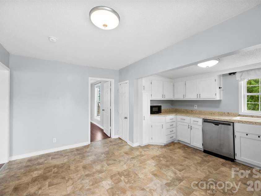 116 7th Street, Cramerton, NC 28032.  MLS# CAR4395028, YatesRealty ID 32123. 