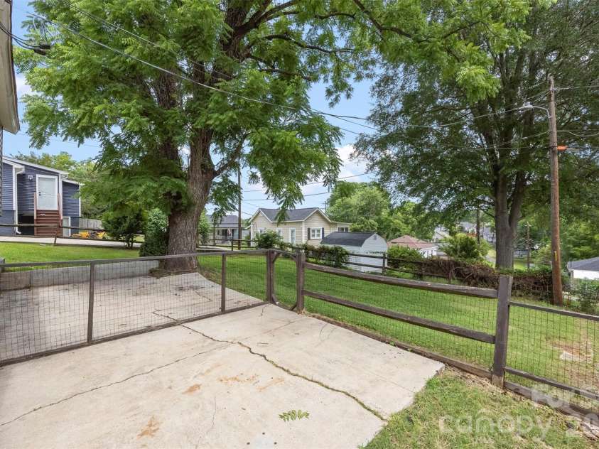 116 7th Street, Cramerton, NC 28032.  MLS# CAR4395028, YatesRealty ID 32123. 