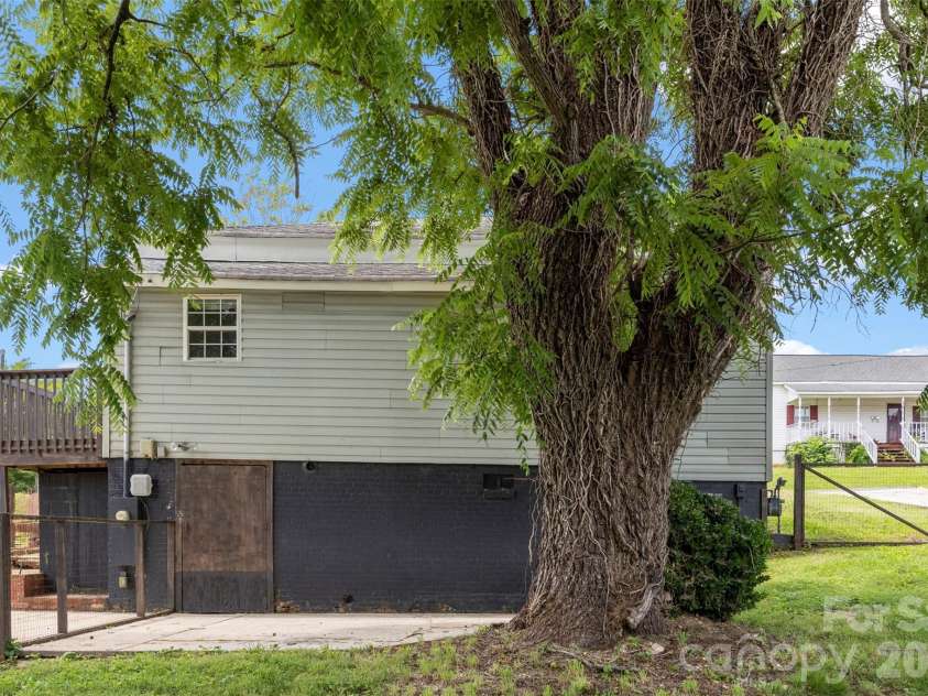 116 7th Street, Cramerton, NC 28032.  MLS# CAR4395028, YatesRealty ID 32123. 