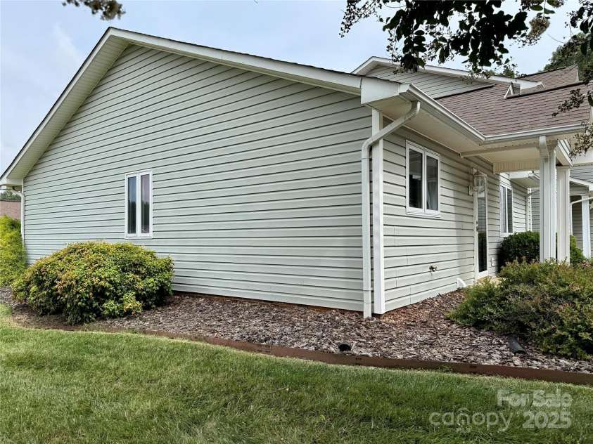 3368 White Oak Court, Claremont, NC 28610.  MLS# CAR4286119, YatesRealty ID 32123. 