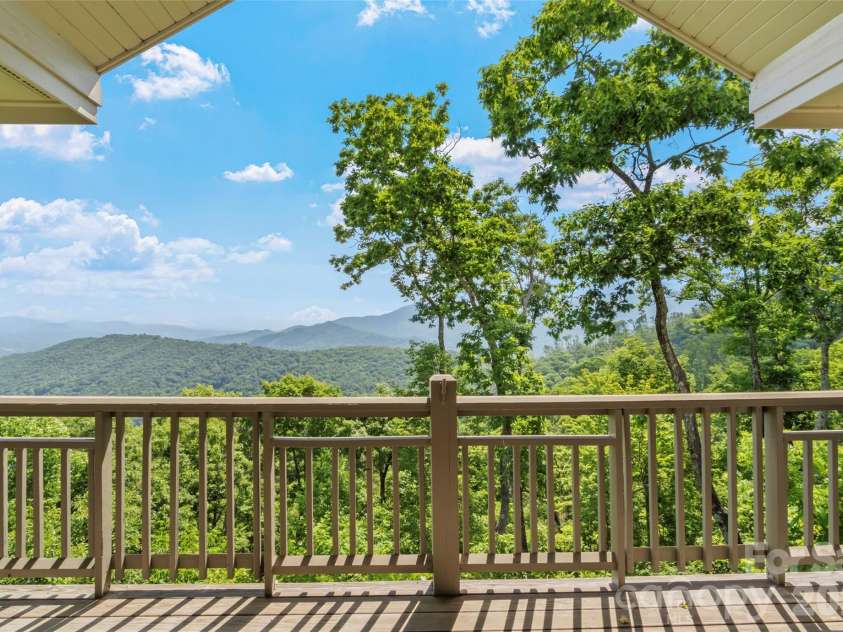 115 Stoney Falls Loop, Burnsville, NC 28714.  MLS# CAR4389438, YatesRealty ID 32124. 