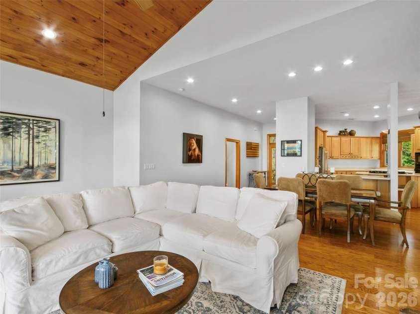 115 Stoney Falls Loop, Burnsville, NC 28714.  MLS# CAR4389438, YatesRealty ID 32124. 