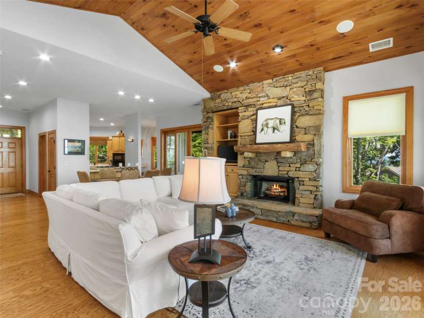115 Stoney Falls Loop, Burnsville, NC 28714.  MLS# CAR4389438, YatesRealty ID 32124. 