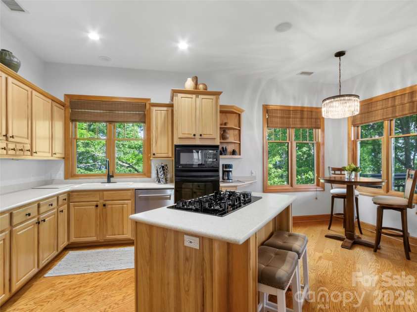 115 Stoney Falls Loop, Burnsville, NC 28714.  MLS# CAR4389438, YatesRealty ID 32124. 