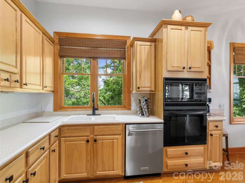 115 Stoney Falls Loop, Burnsville, NC 28714.  MLS# CAR4389438, YatesRealty ID 32124. 