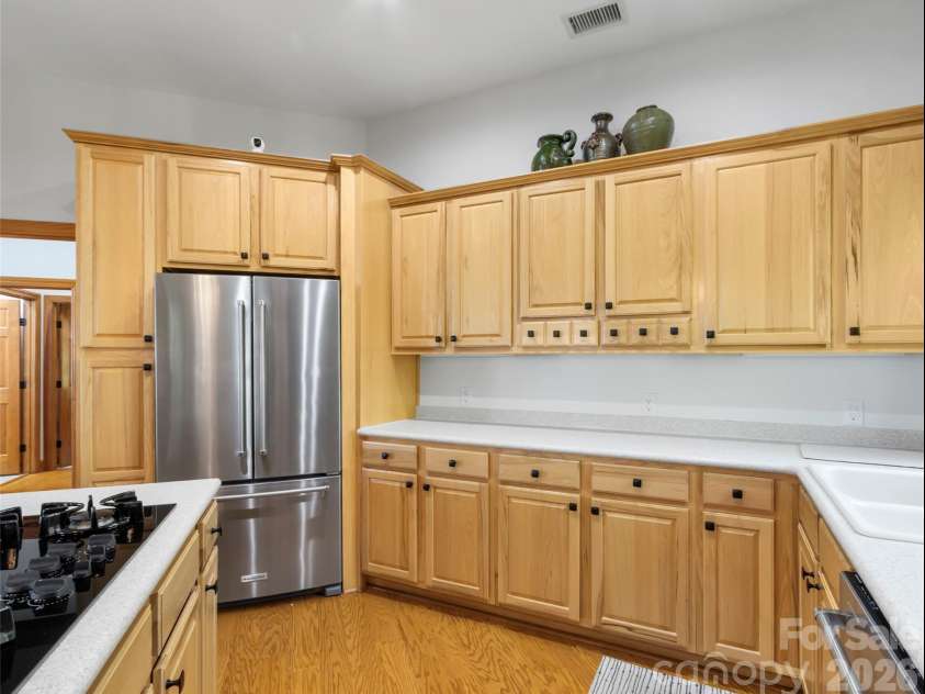 115 Stoney Falls Loop, Burnsville, NC 28714.  MLS# CAR4389438, YatesRealty ID 32124. 