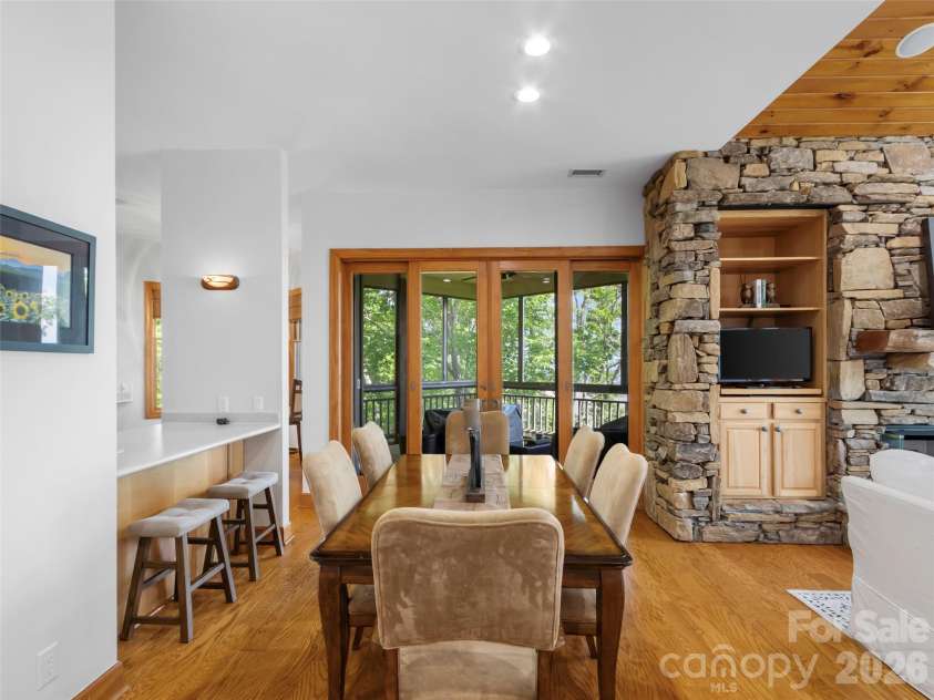 115 Stoney Falls Loop, Burnsville, NC 28714.  MLS# CAR4389438, YatesRealty ID 32124. 
