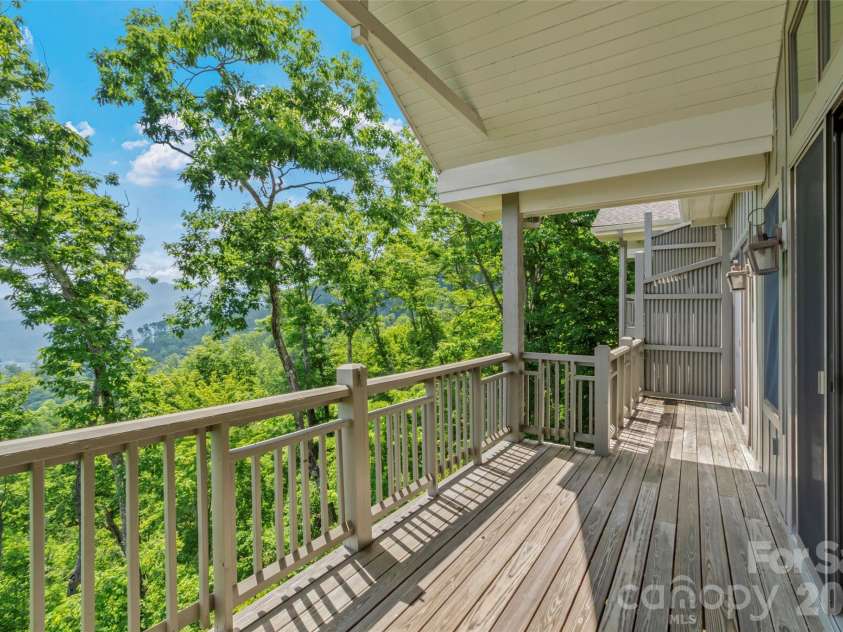 115 Stoney Falls Loop, Burnsville, NC 28714.  MLS# CAR4389438, YatesRealty ID 32124. 