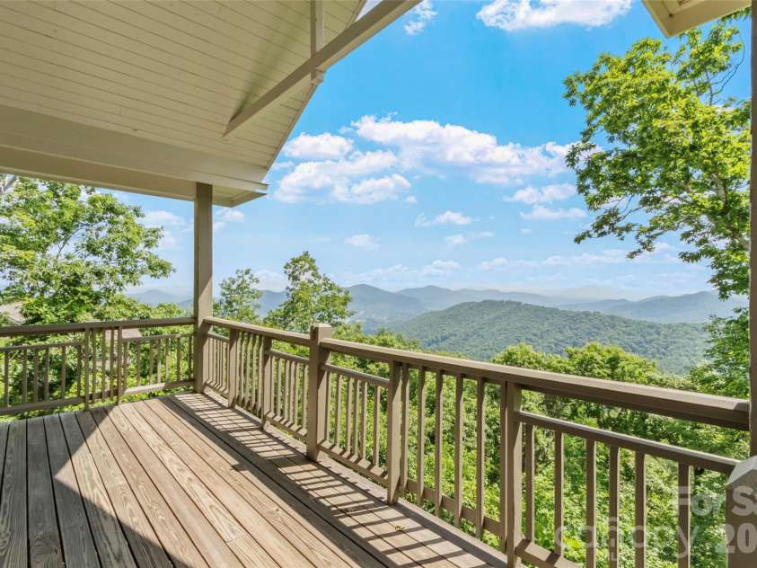 115 Stoney Falls Loop, Burnsville, NC 28714.  MLS# CAR4389438, YatesRealty ID 32124. 