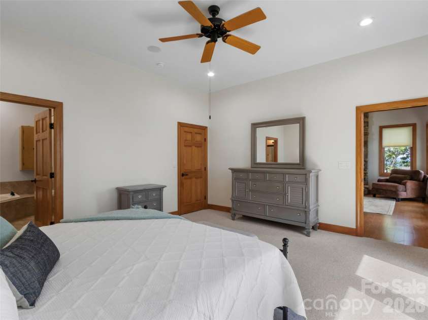 115 Stoney Falls Loop, Burnsville, NC 28714.  MLS# CAR4389438, YatesRealty ID 32124. 