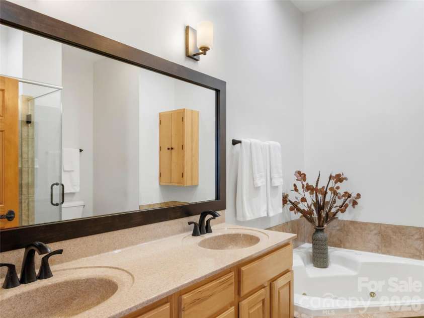 115 Stoney Falls Loop, Burnsville, NC 28714.  MLS# CAR4389438, YatesRealty ID 32124. 