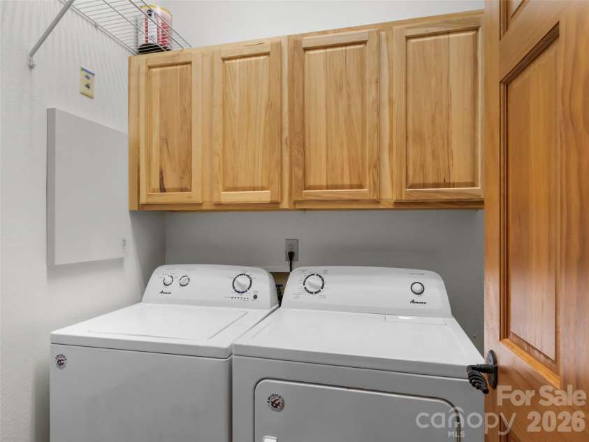 115 Stoney Falls Loop, Burnsville, NC 28714.  MLS# CAR4389438, YatesRealty ID 32124. 