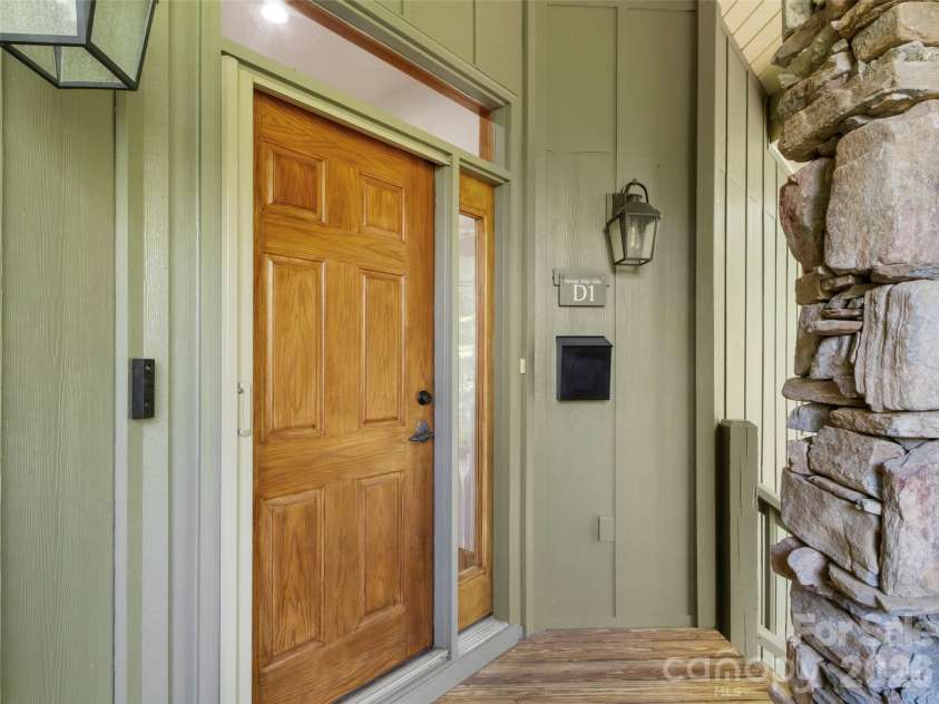 115 Stoney Falls Loop, Burnsville, NC 28714.  MLS# CAR4389438, YatesRealty ID 32124. 