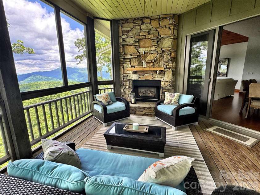 115 Stoney Falls Loop, Burnsville, NC 28714.  MLS# CAR4389438, YatesRealty ID 32124. 