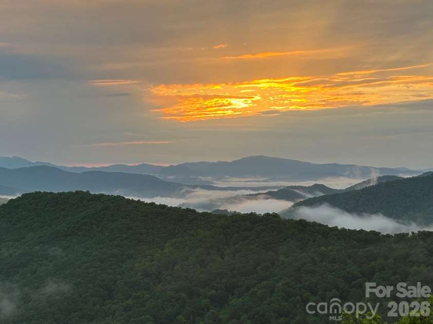115 Stoney Falls Loop, Burnsville, NC 28714.  MLS# CAR4389438, YatesRealty ID 32124. 
