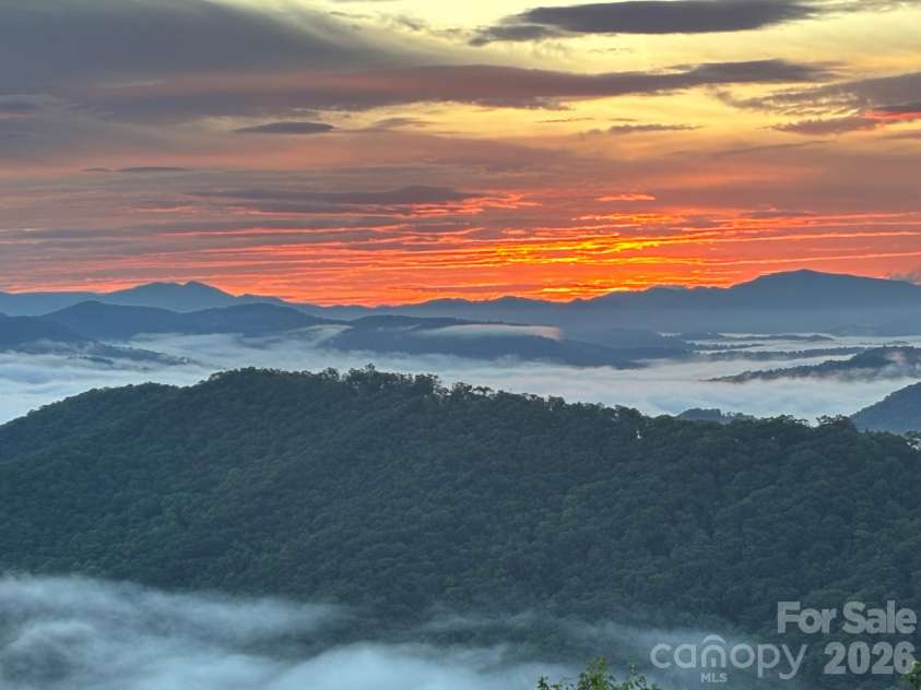 115 Stoney Falls Loop, Burnsville, NC 28714.  MLS# CAR4389438, YatesRealty ID 32124. 