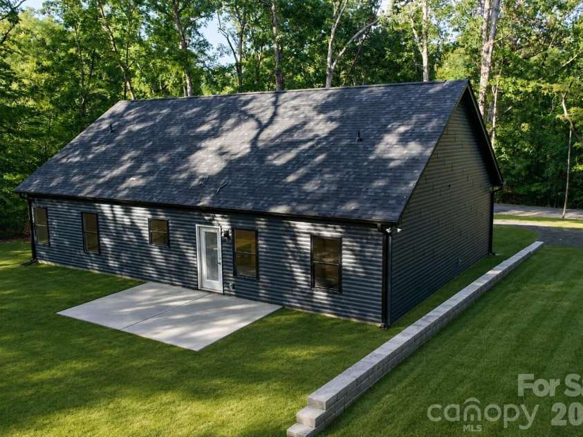 269 Tamarind Drive, Troy, NC 27371.  MLS# CAR4396048, YatesRealty ID 32125. 