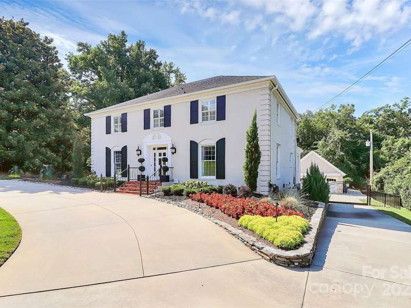 906 Colonial Drive, Albemarle, NC 28001.  MLS# CAR4288593, YatesRealty ID 32125. 