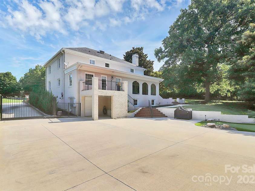 906 Colonial Drive, Albemarle, NC 28001.  MLS# CAR4288593, YatesRealty ID 32125. 