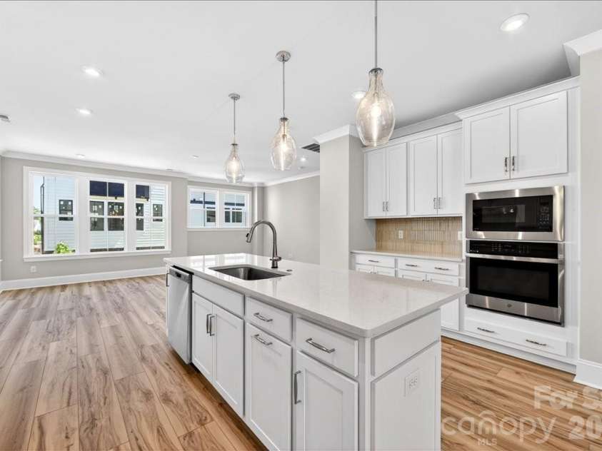 12015 Elsa Lane, Charlotte, NC 28277.  MLS# CAR4396074, YatesRealty ID 32126. Gourmet kitchen