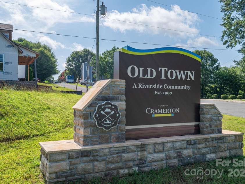 109 Riverside Drive, Cramerton, NC 28032.  MLS# CAR4281252, YatesRealty ID 32127. 