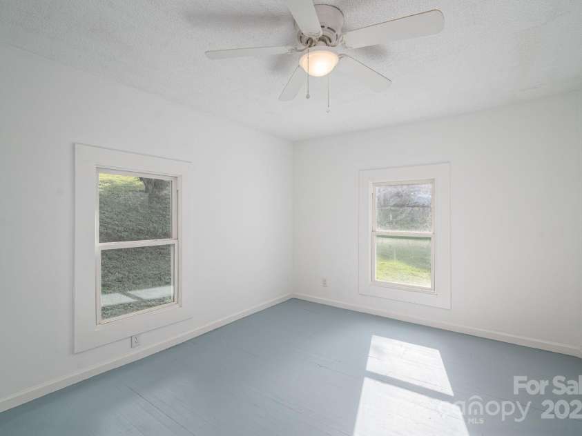 109 Riverside Drive, Cramerton, NC 28032.  MLS# CAR4281252, YatesRealty ID 32127. 