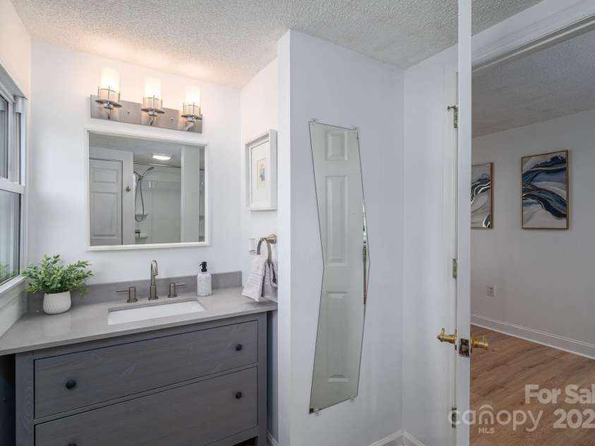 109 Riverside Drive, Cramerton, NC 28032.  MLS# CAR4281252, YatesRealty ID 32127. 