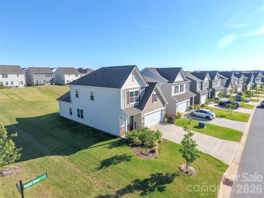 341 Runner Stone Lane, Fort Mill, SC 29715.  MLS# CAR4396094, YatesRealty ID 32127. 