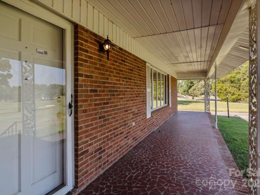 1314 Stoneyridge Drive, Charlotte, NC 28214.  MLS# CAR4285174, YatesRealty ID 32129. 