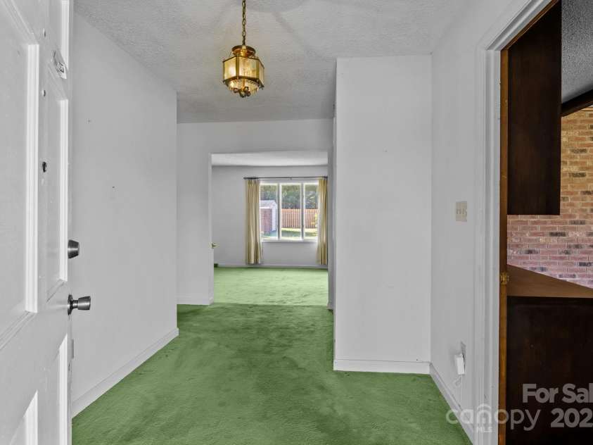 1314 Stoneyridge Drive, Charlotte, NC 28214.  MLS# CAR4285174, YatesRealty ID 32129. 