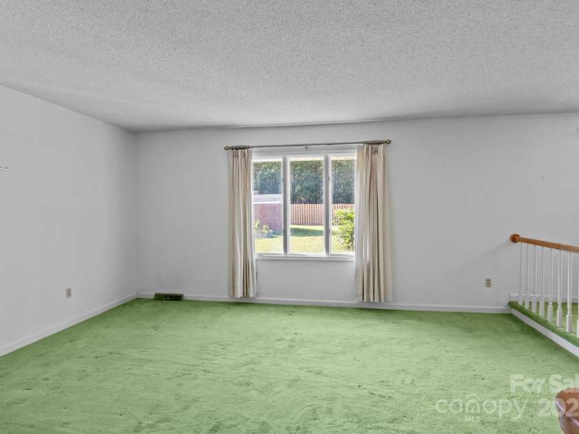 1314 Stoneyridge Drive, Charlotte, NC 28214.  MLS# CAR4285174, YatesRealty ID 32129. 