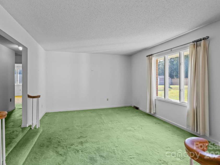 1314 Stoneyridge Drive, Charlotte, NC 28214.  MLS# CAR4285174, YatesRealty ID 32129. 