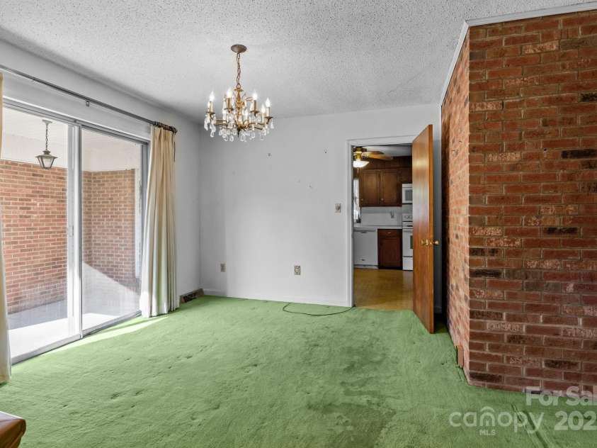 1314 Stoneyridge Drive, Charlotte, NC 28214.  MLS# CAR4285174, YatesRealty ID 32129. 