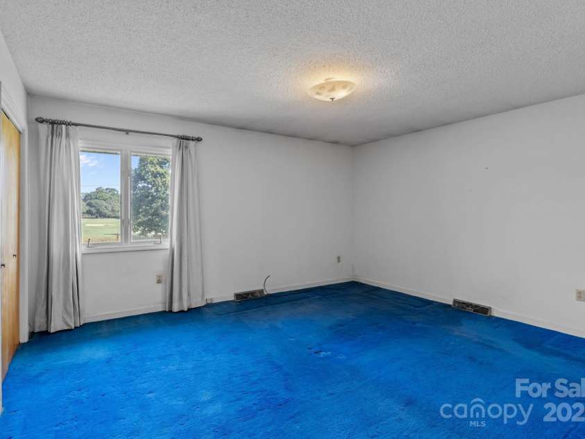 1314 Stoneyridge Drive, Charlotte, NC 28214.  MLS# CAR4285174, YatesRealty ID 32129. 