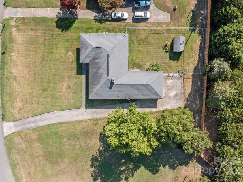 1314 Stoneyridge Drive, Charlotte, NC 28214.  MLS# CAR4285174, YatesRealty ID 32129. 