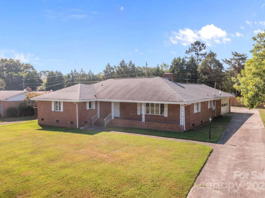 1314 Stoneyridge Drive, Charlotte, NC 28214.  MLS# CAR4285174, YatesRealty ID 32129. 