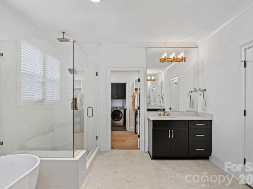 165 Little Indian Loop, Mooresville, NC 28117.  MLS# CAR4386689, YatesRealty ID 32129. Primary Bathroom